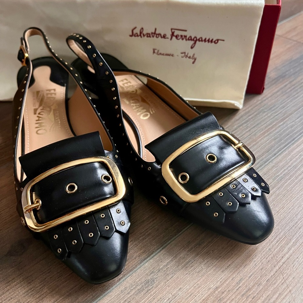 Salvatore Ferragamo. Size 7.5 Lora style.